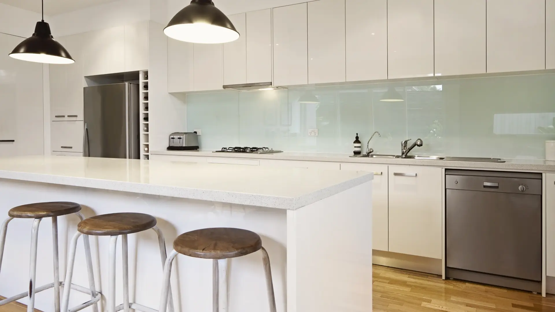 Vibrant coloured glass splashback in a custom Ballina kitchen